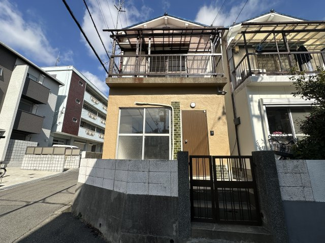 明石市和坂稲荷町戸建の前面道路含む現地写真