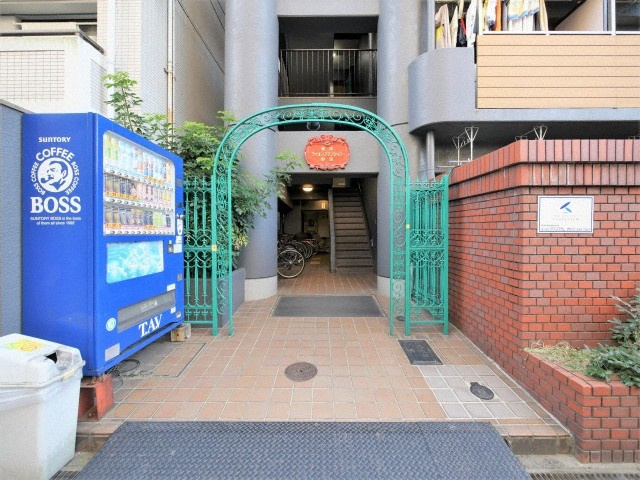 大阪市福島区海老江２丁目の賃貸マンションのエントランス