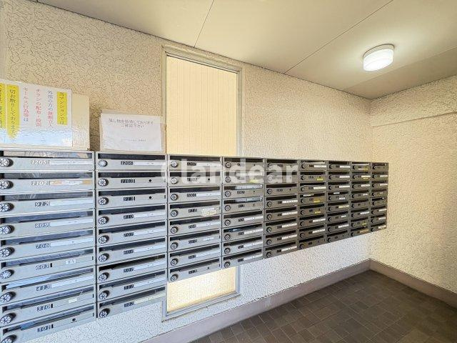 リバーパーク桜木のその他共用部分|清掃が行き届いた集合ポスト。細部まで丁寧に管理され、安心して暮らせる環境が整っています♪