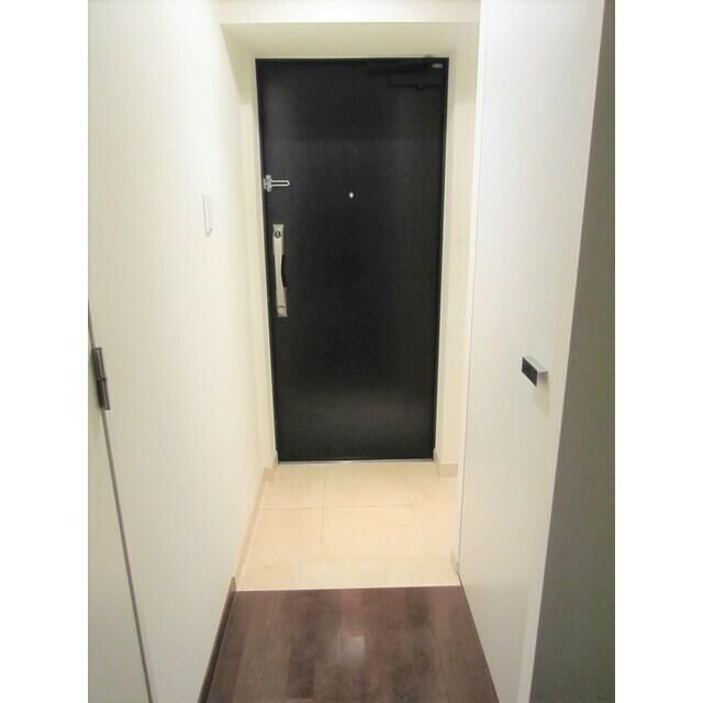 ロネスタＲ文京護国寺の玄関