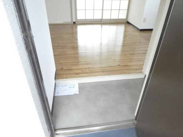 モダンアパートメント神戸宝塚Ⅱの玄関