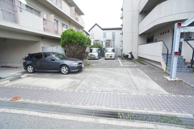 モダンアパートメント神戸宝塚Ⅱの駐車場