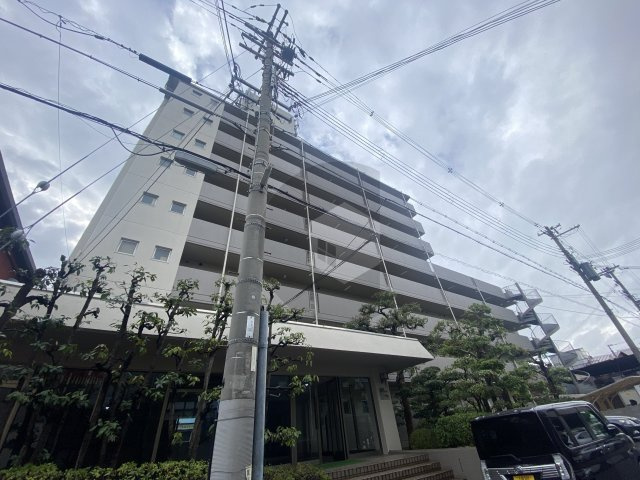 ロイヤルサカエマンションの外観