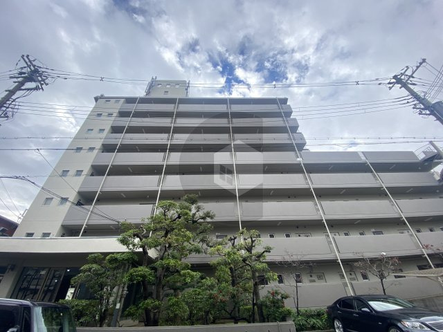 ロイヤルサカエマンションの外観