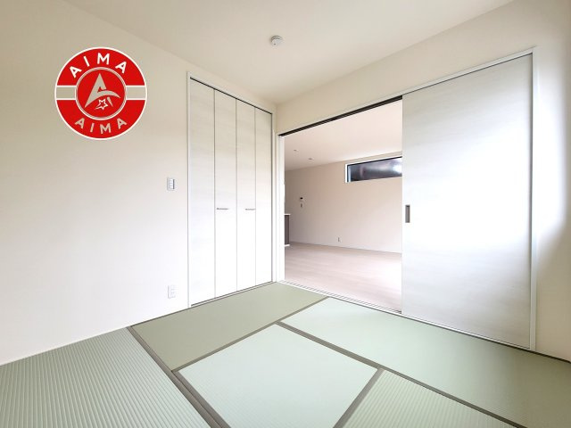 福岡市城南区樋井川4丁目第1-1棟（1号棟）の和室|和室を上手に活用すると暮らし方の幅が広がります。例えば普段は開け放して、子供の小さいうちはお昼寝や遊びのスペースに。畳はソフトなので転んでもケガをしにくく安心です