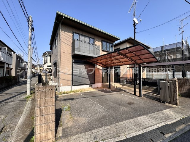 山﨑邸西棟の外観|閑静な住宅街に立地、積水ハウス施工の戸建て住宅、ガレージ２台駐車可♪
