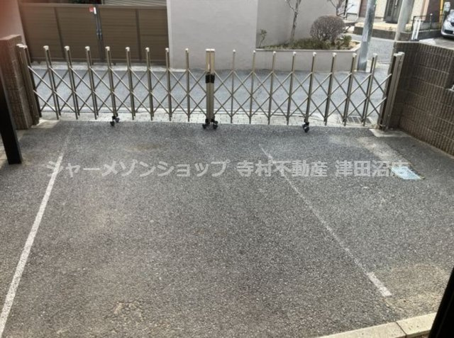 山﨑邸西棟の駐車場