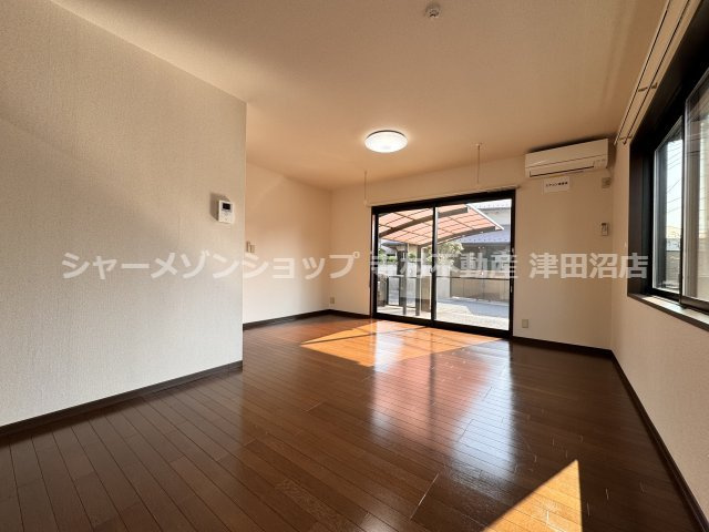 山﨑邸西棟の居間・リビング|全居室エアコン付き