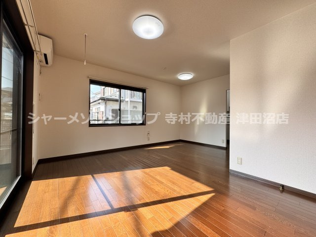 山﨑邸西棟の居間・リビング|全居室エアコン付き