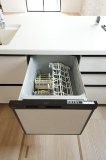 【内観：施工例】 | 【仲介手数料無料！！】日野市落川　新築戸建て（全6棟）2号棟　5580万円 | 食器洗い乾燥機