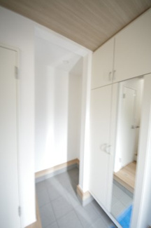 【内観：施工例】 | 【仲介手数料無料！！】日野市落川　新築戸建て（全6棟）2号棟　5580万円 | 玄関収納