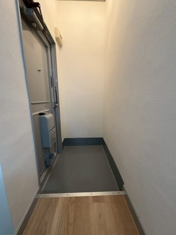 東田マンションの玄関