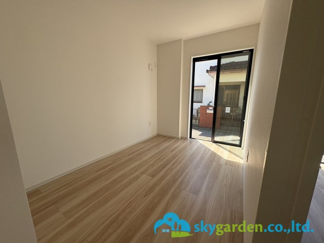 茅ヶ崎市松尾1期　新築戸建の洋室|リビング隣の洋室