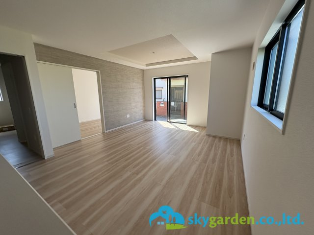 茅ヶ崎市松尾1期　新築戸建の居間・リビング|明るくゆったりとしたリビングダイニング