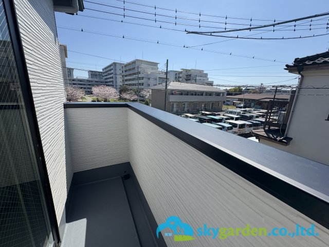 茅ヶ崎市松尾1期　新築戸建のバルコニー|このバルコニー１のほかにもバルコニーがあります
