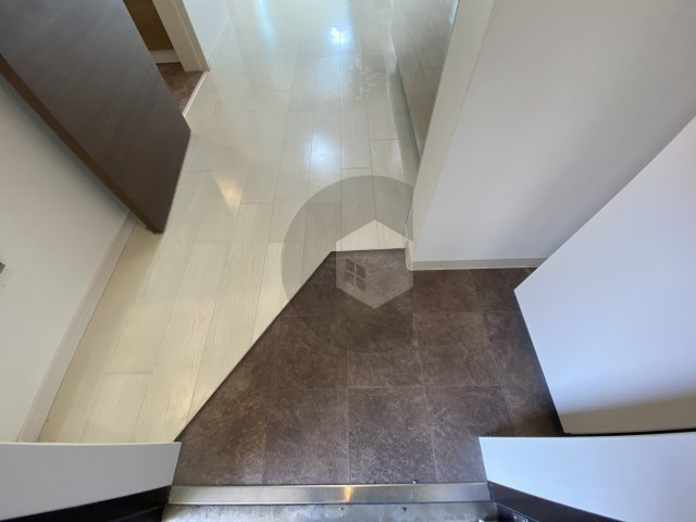 F asesiaグロリアの玄関