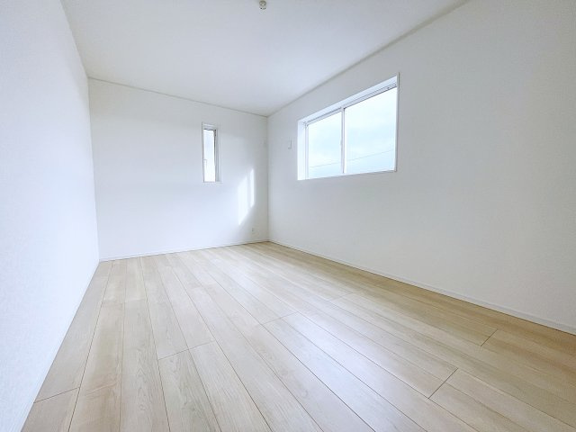 想定年間賃料132万　想定利回り6.67％　木造戸建の洋室