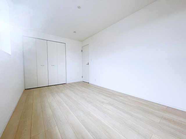 想定年間賃料132万　想定利回り6.67％　木造戸建の洋室