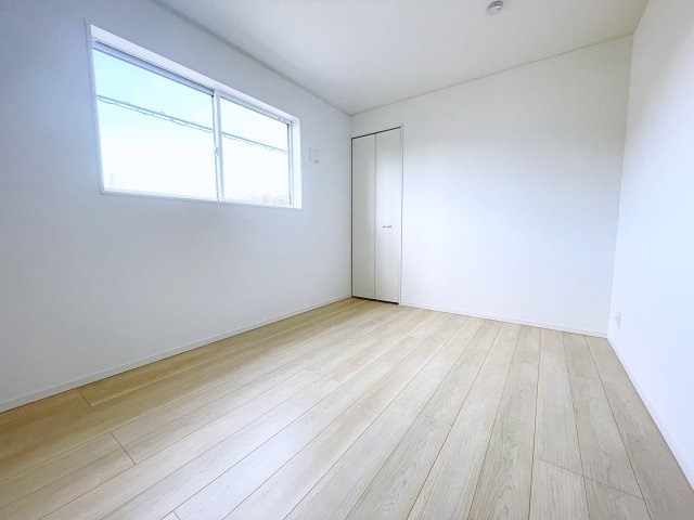 想定年間賃料132万　想定利回り6.67％　木造戸建の洋室