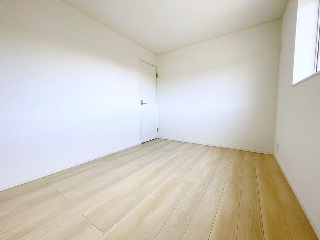 想定年間賃料132万　想定利回り6.67％　木造戸建の洋室