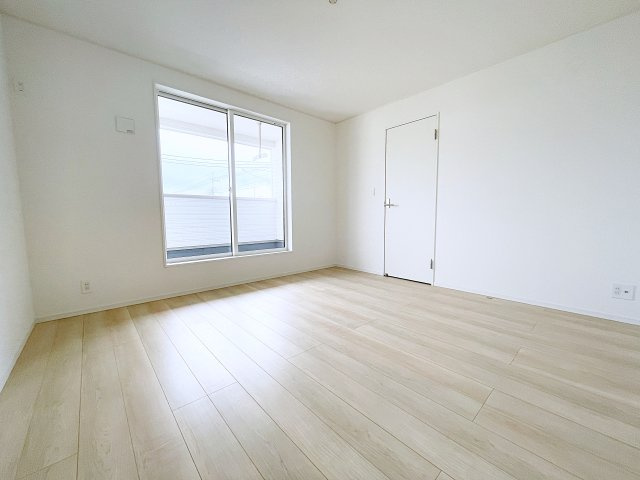 想定年間賃料132万　想定利回り6.67％　木造戸建の洋室