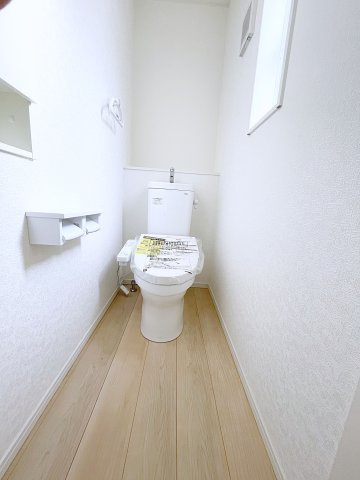 想定年間賃料132万　想定利回り6.67％　木造戸建のトイレ