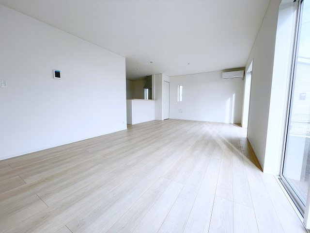 想定年間賃料132万　想定利回り6.67％　木造戸建の居間・リビング