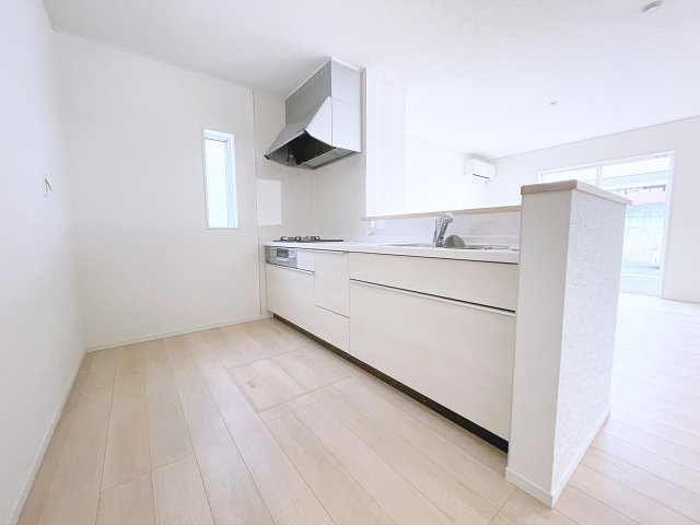 想定年間賃料132万　想定利回り6.67％　木造戸建のキッチン