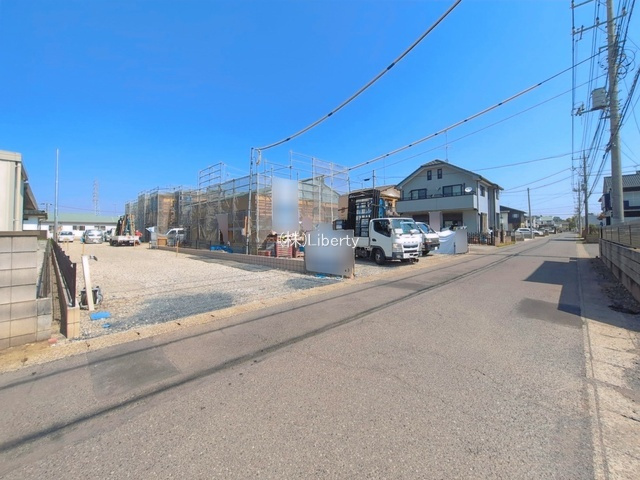 第2古河市諸川　新築戸建　1号棟の前面道路含む現地写真