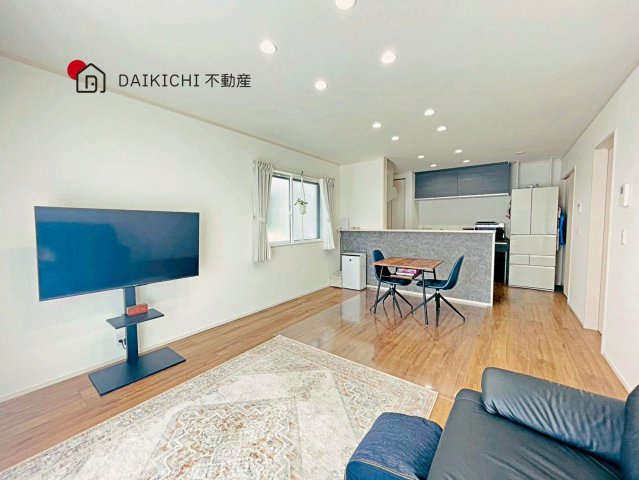 【居間・リビング】 | 鴻巣市小松3丁目　中古戸建