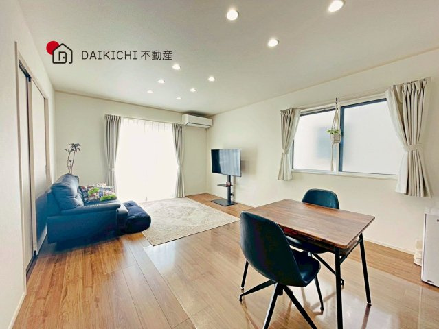 【居間・リビング】 | 鴻巣市小松3丁目　中古戸建
