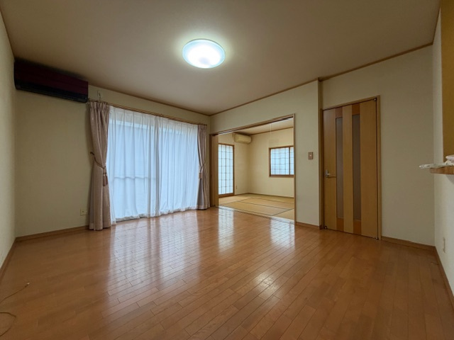 都城市五十町の中古一戸建の居間・リビング