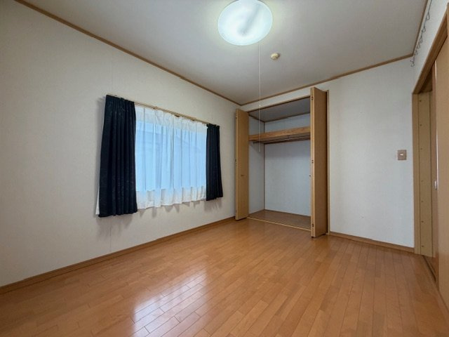 都城市五十町の中古一戸建の洋室
