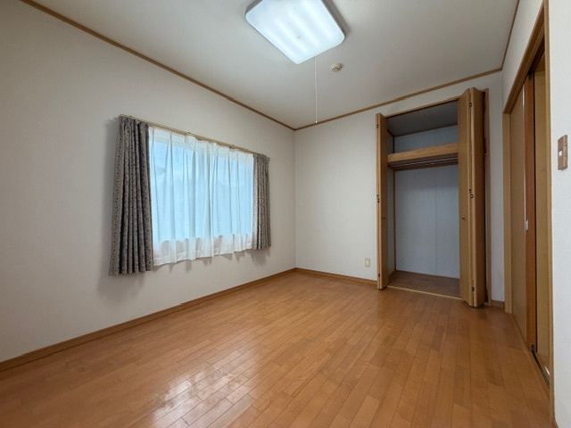 都城市五十町の中古一戸建の洋室