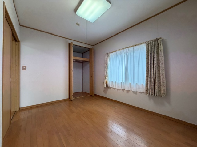 都城市五十町の中古一戸建の洋室