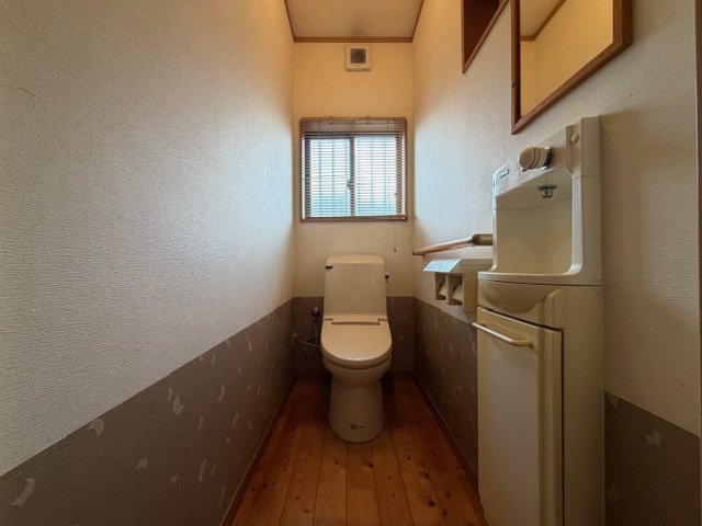 都城市五十町の中古一戸建のトイレ