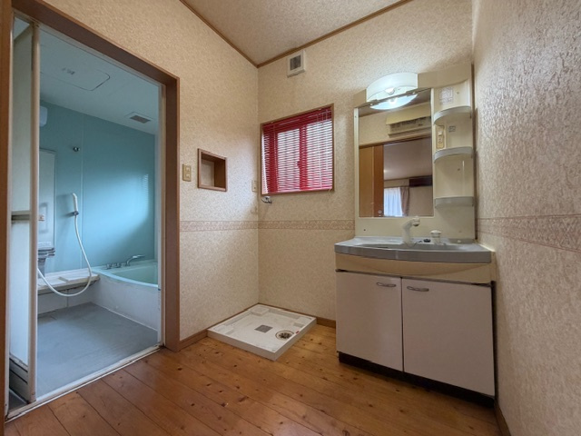 都城市五十町の中古一戸建の脱衣所