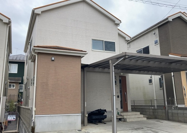 【外観】 | 住宅用の土地では前面道路に2m以上接していなければならないと法律で定められています。しかし、お持ちの車のサイズやライフスタイルなどにより、2mでは利便が悪い場合もございますので、事前に確認しましょう。