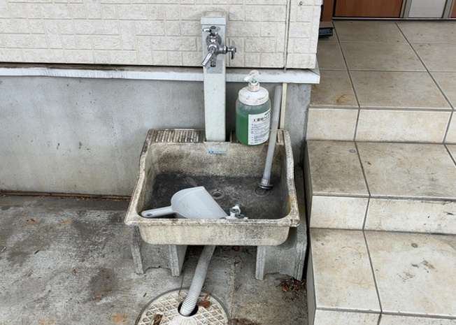 【設備】 | 敷地内に散水栓や立水栓があると便利です。水道水を直接利用できるため、水を運ぶ手間を省くことが出来ます。大量の水を必要とする洗車作業や清掃などに役立ちます。その他設備とあわせて、現地でご確認ください。