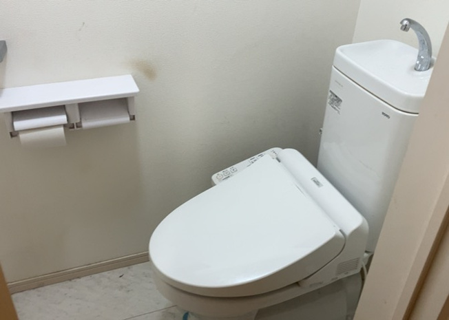 【トイレ】 | トイレは大きさや形、機能、抗菌性などが異なる多種多彩なタイプが各メーカーから出ています。それぞれに良さがあるため、事前にどういったタイプのトイレがいいのかをご家庭内で決めて、内見に行くといいでしょう。