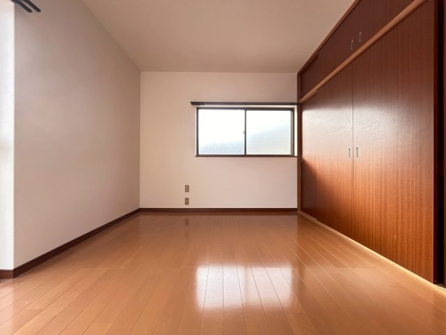 外院3丁目戸建の洋室