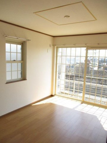 センプレ　ヴェルデⅡの居間・リビング