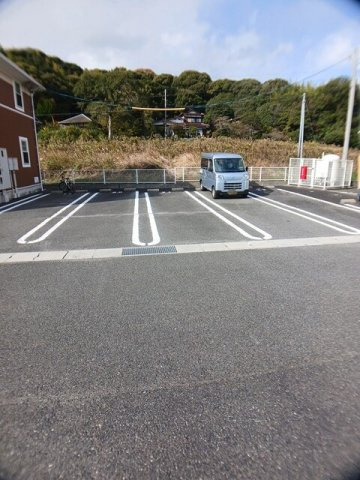 フルール・メゾンＣの駐車場