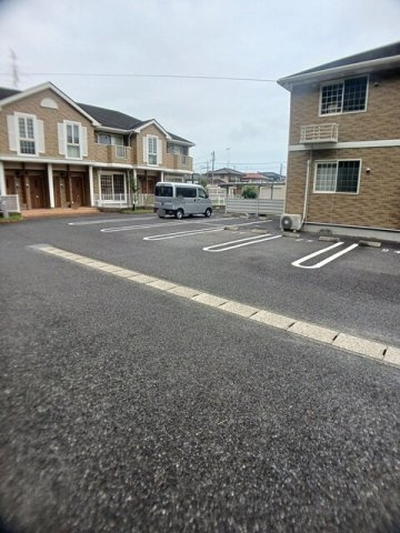 グリーンヒルズ　カーサＣの駐車場