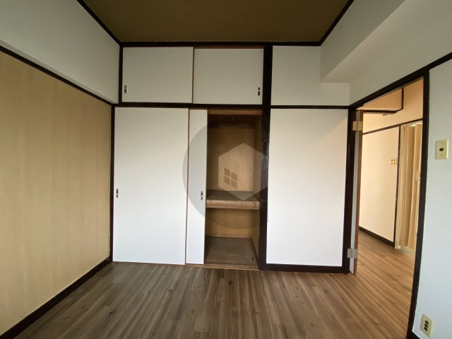 エステマール弥刀の洋室