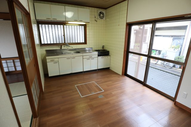 今井町戸建の居間・リビング