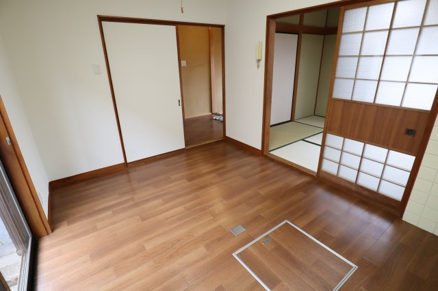 今井町戸建の居間・リビング