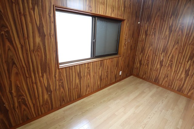 今井町戸建の洋室