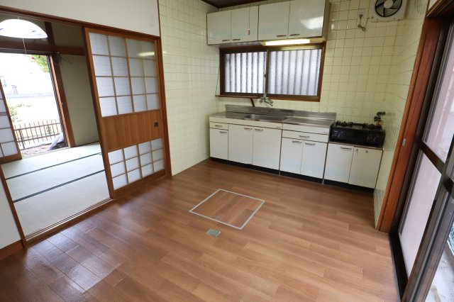 今井町戸建の居間・リビング