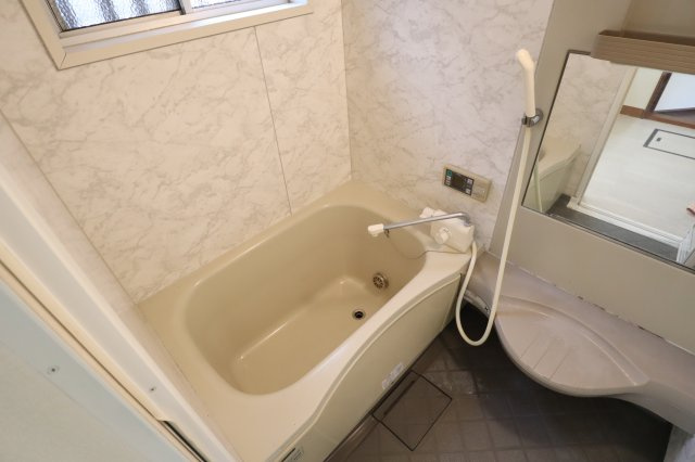 今井町戸建の浴室